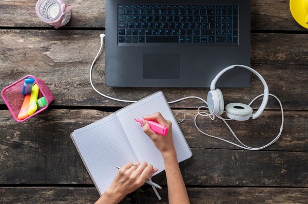 Quelle est l'importance de fournir des gels douche dans les chambres d'hôtels ?